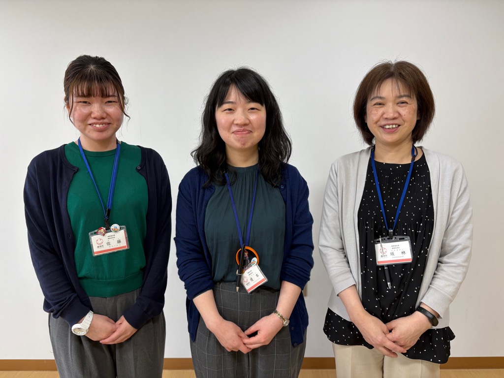 佐藤保健師(左) 榎本保健師(中央) 坂林ケアマネジャー(右)